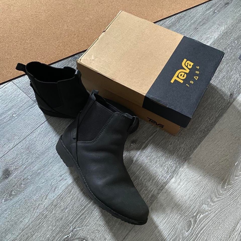 Teva Women's Ellery leather pull on boot